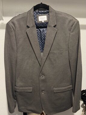 INFINITY Light Gray Men's Travel Blazer - Classic Two-Button Sport Coat